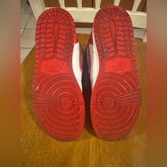 Nike Air Jordan One 6 1/2 Lots of life left. Teenager or adult! Hightop Sneakers - Picture 4 of 7